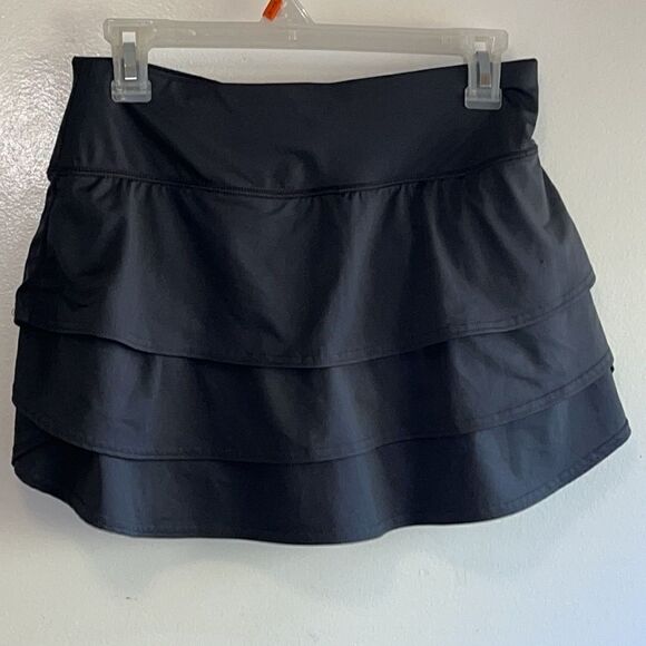 EXCELLENT CONDITION WOMEN’S ATHLETA SWAGGER DARK GRAY SMALL LAYERED SKORT - Picture 2 of 8